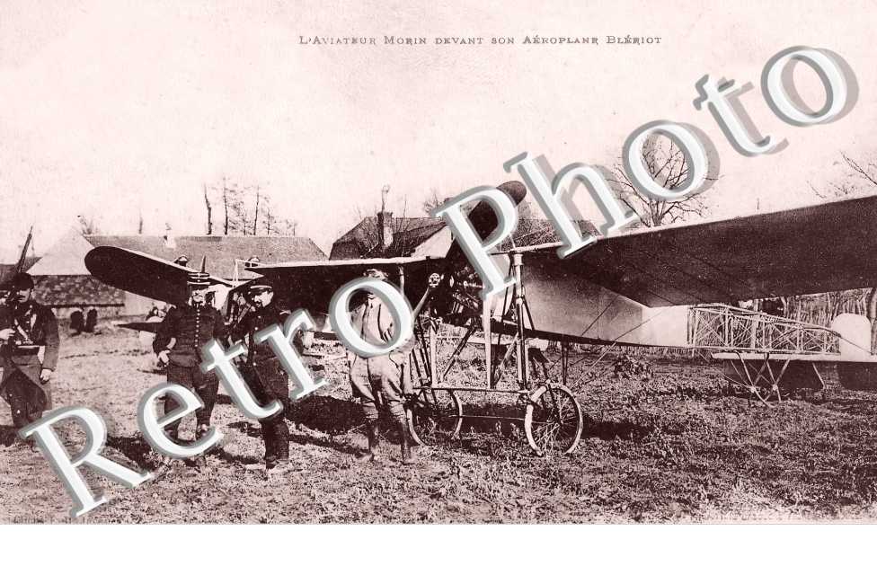 l'aviateur Morin devant son aéroplane Blériot