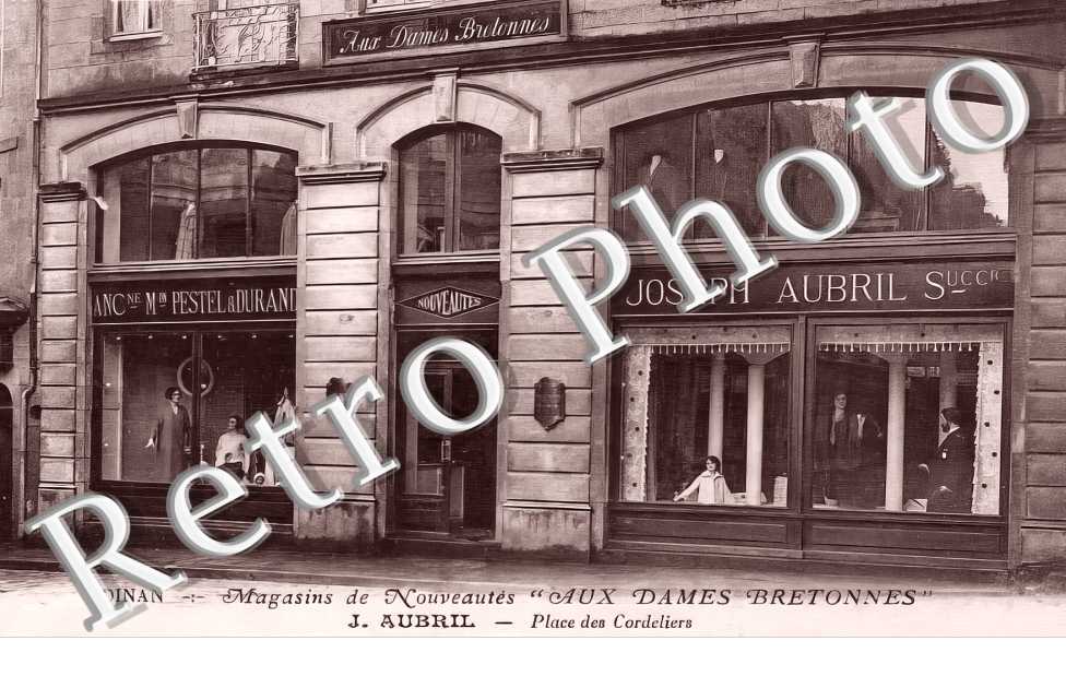 Magasin " Aux Dames Bretonnes ". J. Aubril. Place des Cordeliers