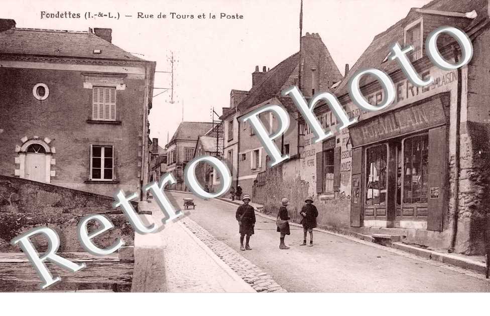 rue de Tours et la Poste