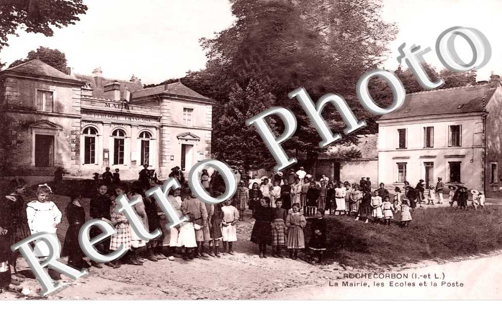 la Mairie, les Ecoles et la Poste