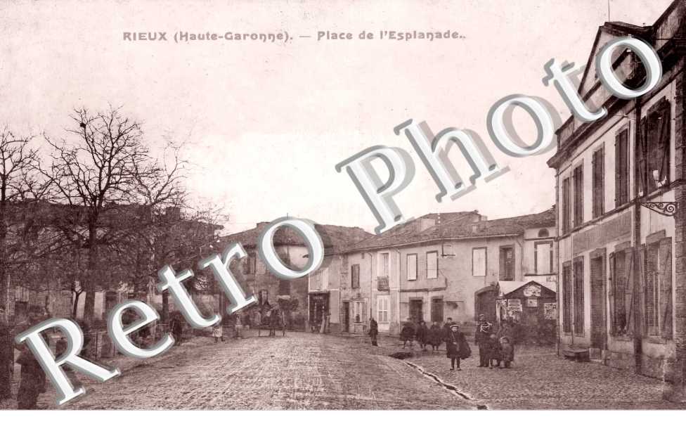 place de l'Esplanade.