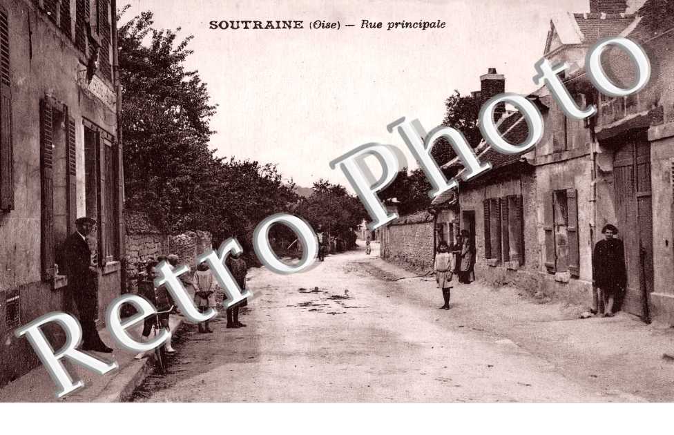 SOUTRAINE. Rue principale