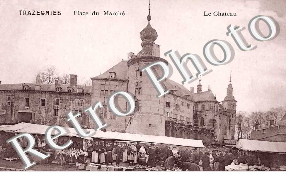TRAZEGNIES. Place du Marché. Le chateau
