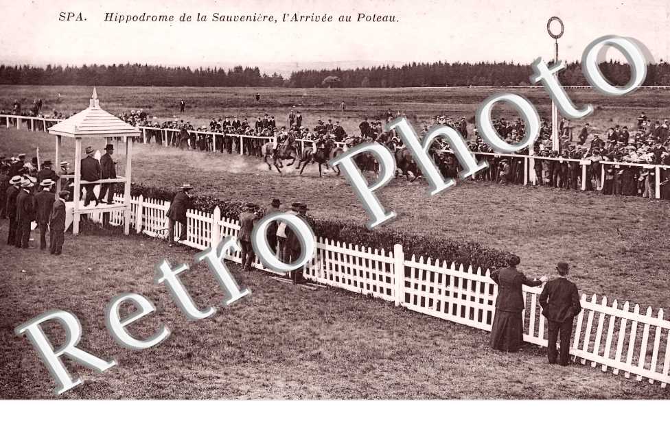 Hippodrome de la Sauvenière, l'arrivée au Poteau