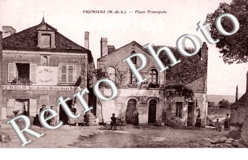 PRUNIERS. Place principale