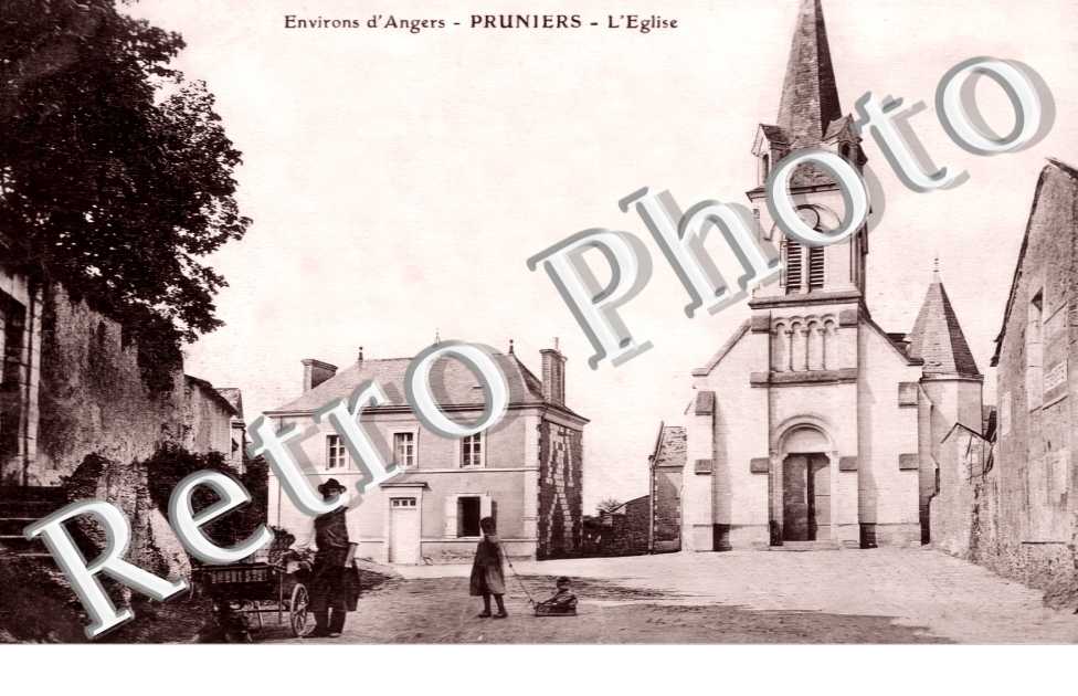 Pruniers. L'église.