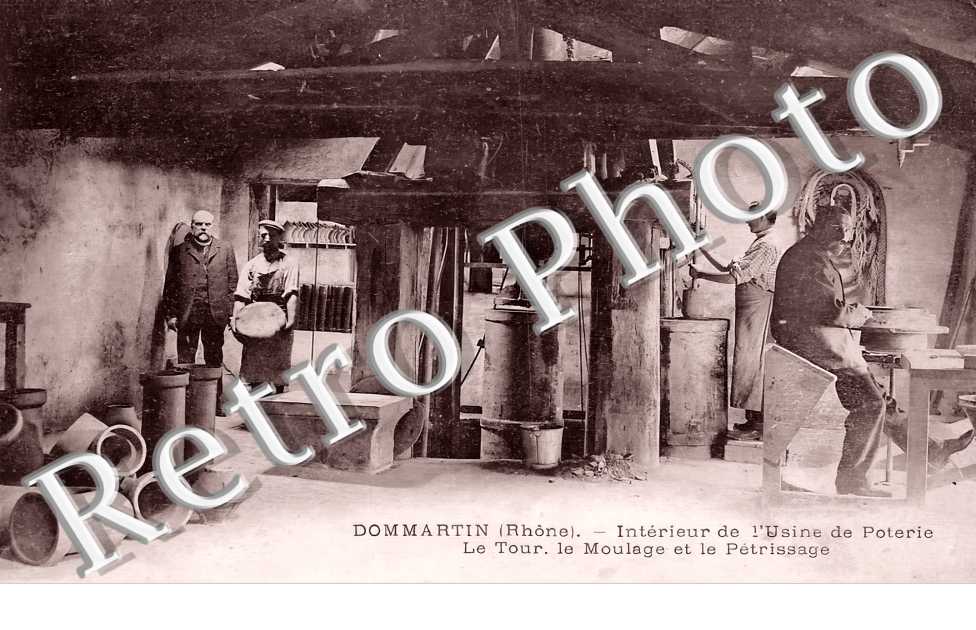 intérieur de lo'usine de poterie. Le tour