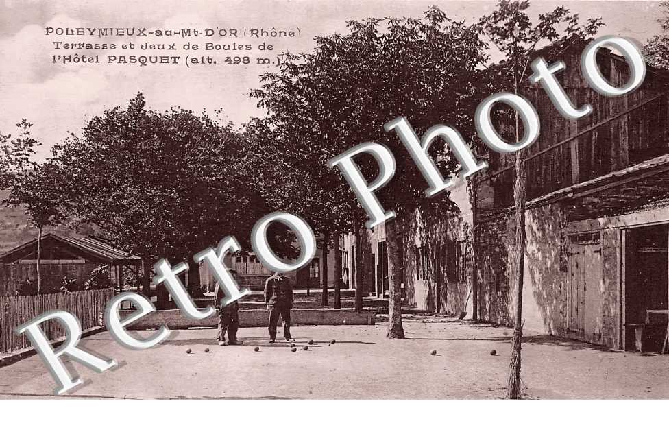 Terrasse et jeux de boules de l'Hôtel Pasquet
