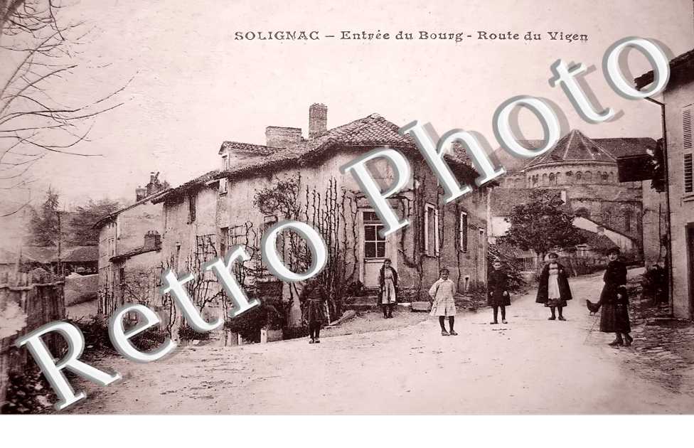 entrée du bourg. Route du Vigen