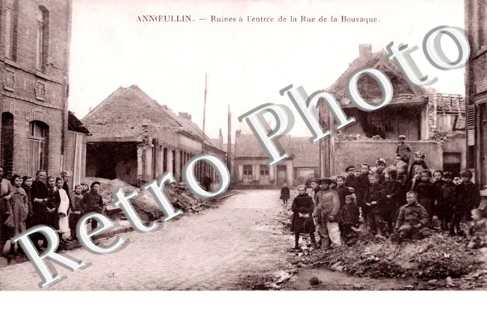 ruines à l'entrée de la rue de la Bouvaque