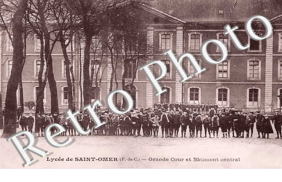 Lycée. Grande Cour et Bâtiment central