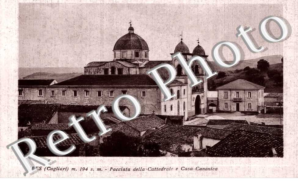 Facciata della Cattedrale e Casa Canonica