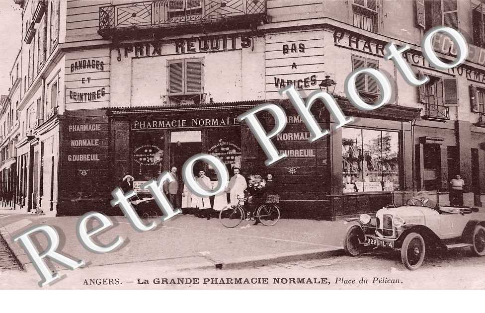 la grande pharmacie normale, place du Pélican