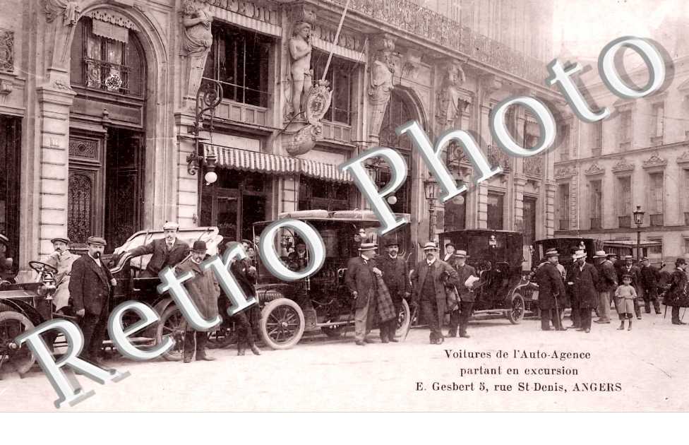 Voitures de l'Auto-Agence partant en excursion. E. Gesbert 5 rue Saint-Denis