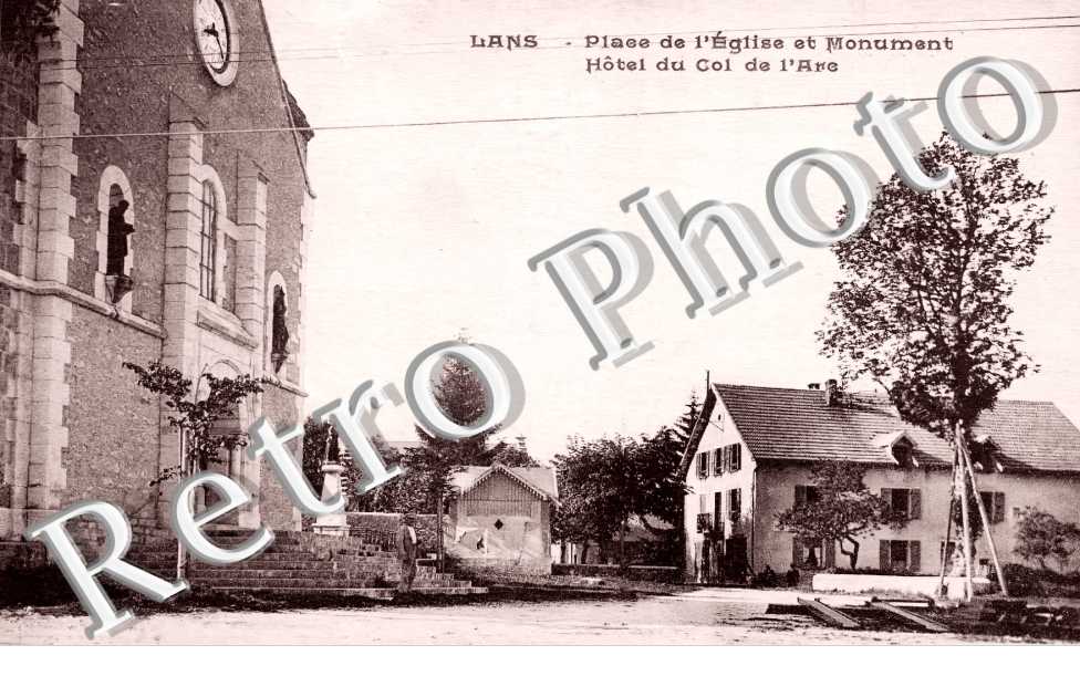 place de l'église, Hôtel du Col de l'Arc