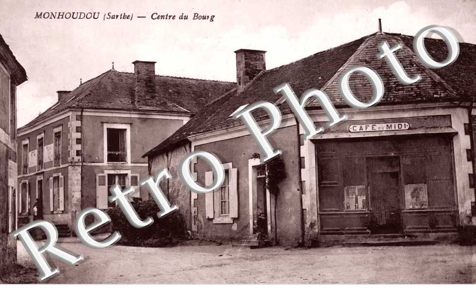 Centre du bourg. Café du Midi