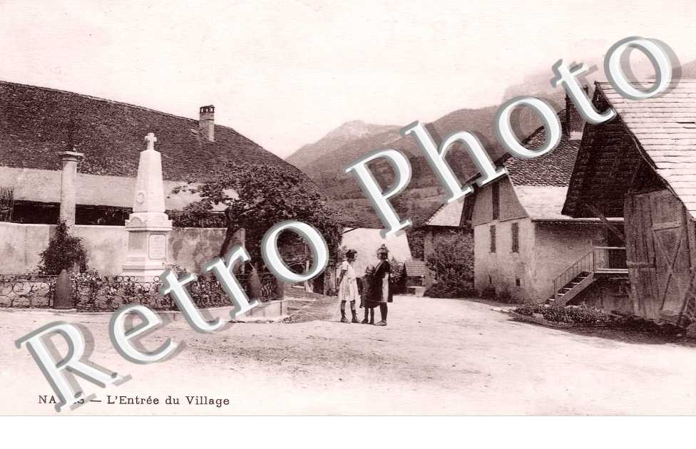 l'entrée du village