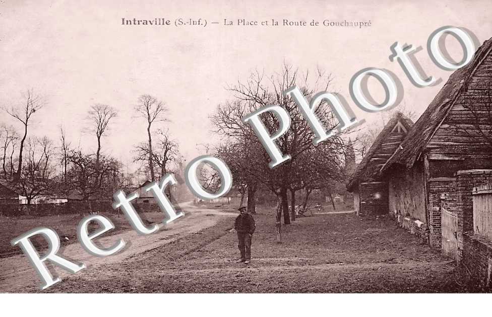 la place et la route de Gouchaupré