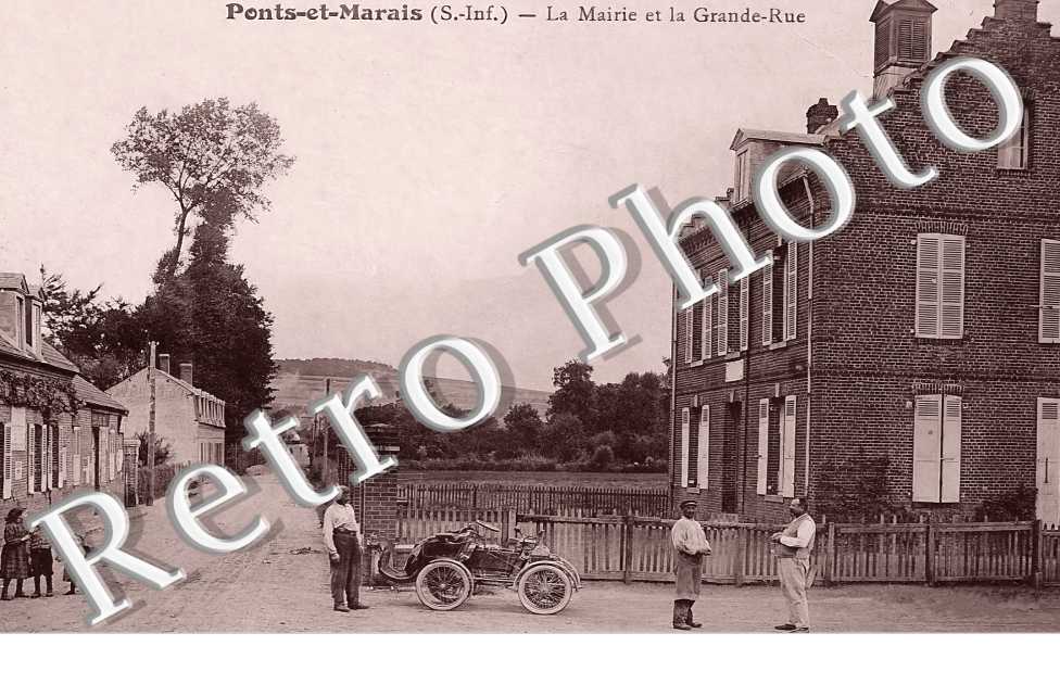 la Mairie et la Grande Rue