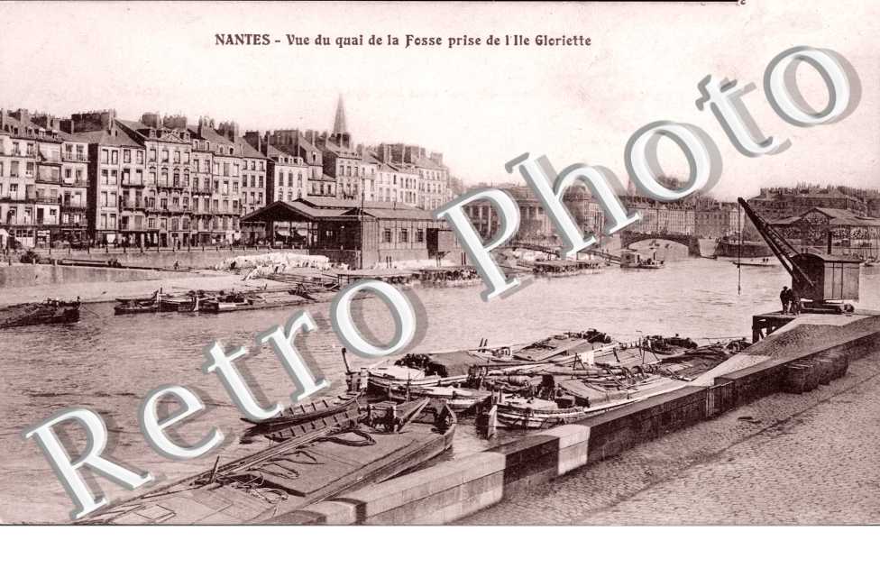 vue du quai de la Fosse prise de l'Ile Gloriette