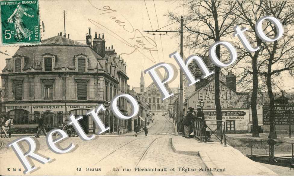 LA RUE FLECHAMBAULT ET L'EGLISE SAINT REMI