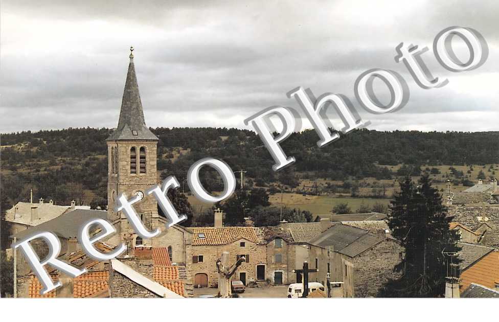 une vue du bourg et de l'église