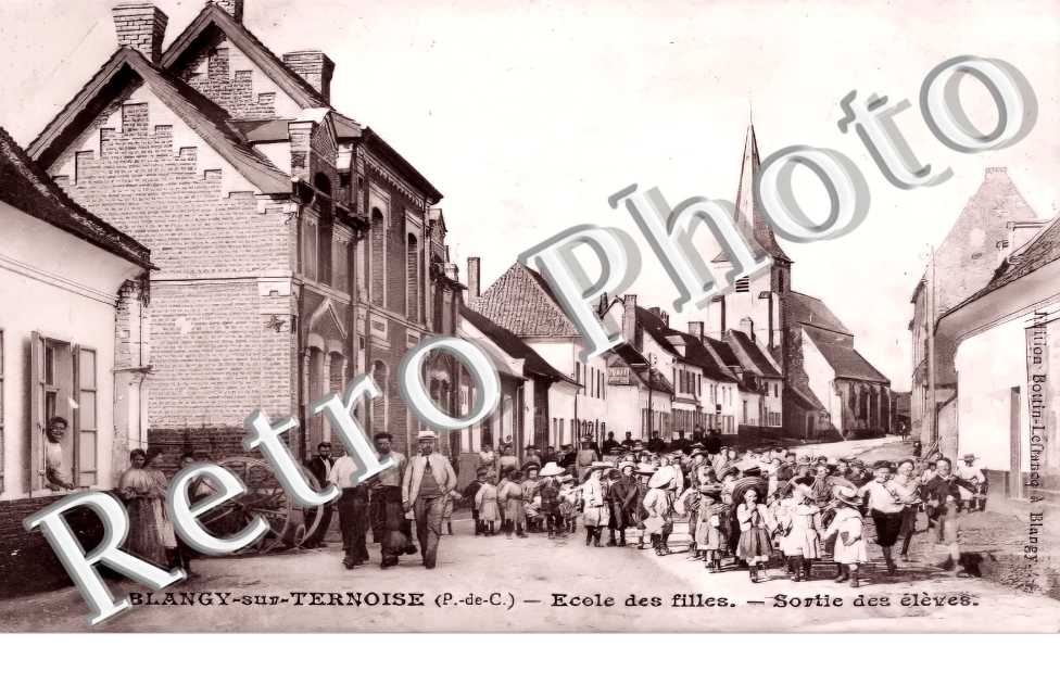 école des filles, sotie des élèves