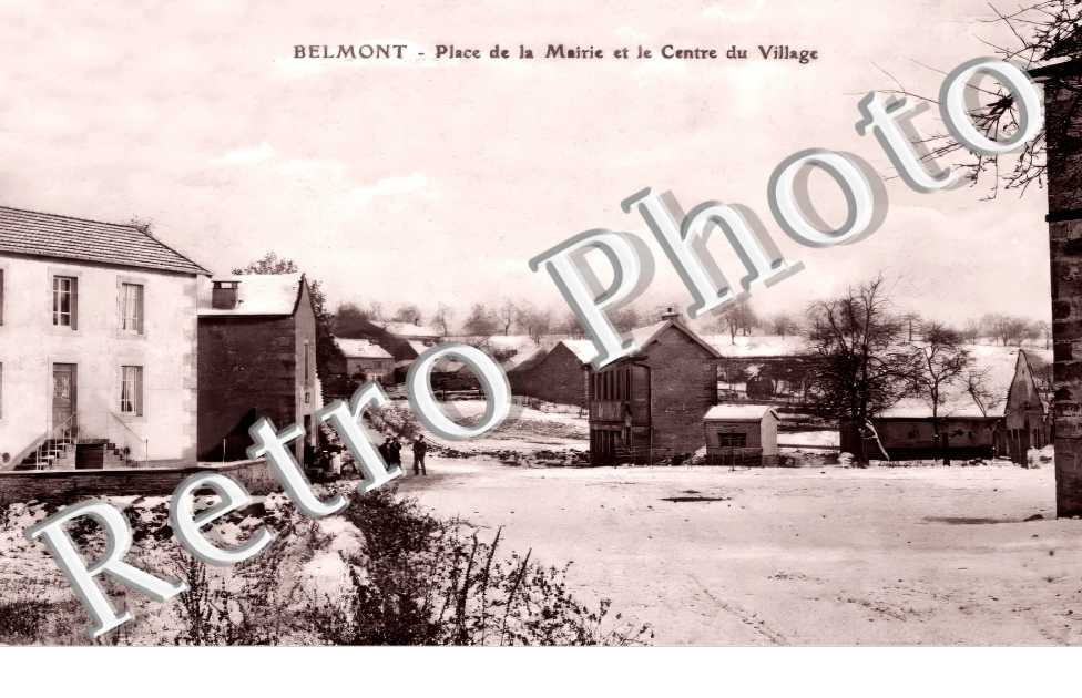 place de la mairie et le centre du village
