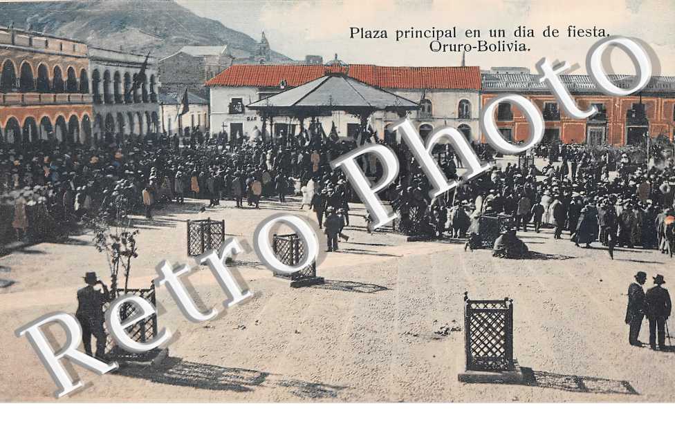 Plaza principal en un dia de fiesta