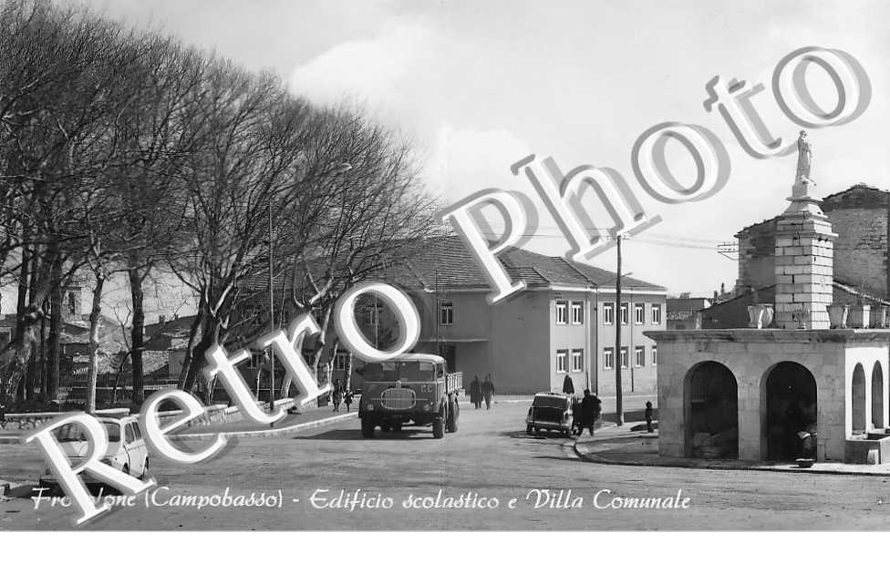 Edificio scolastico e villa comunale