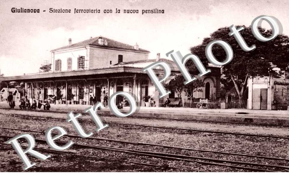 Stazione ferroviaria con la nuova pensilina