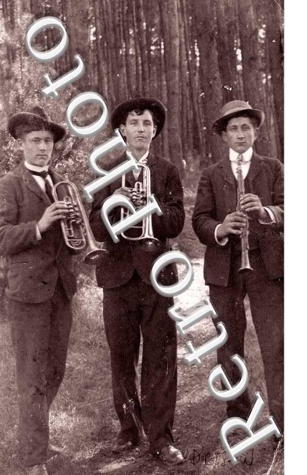 un trio de musiciens