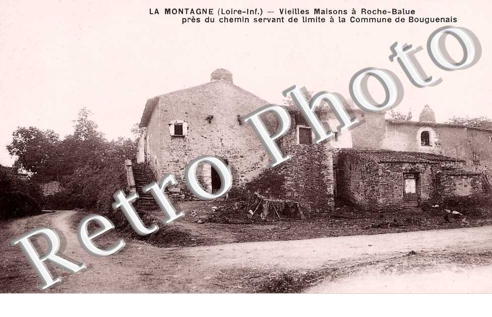 LA MONTAGNE. Vieilles Maisons à Roche-Balue près du chemin servant de limite à la commune de Bouguenais