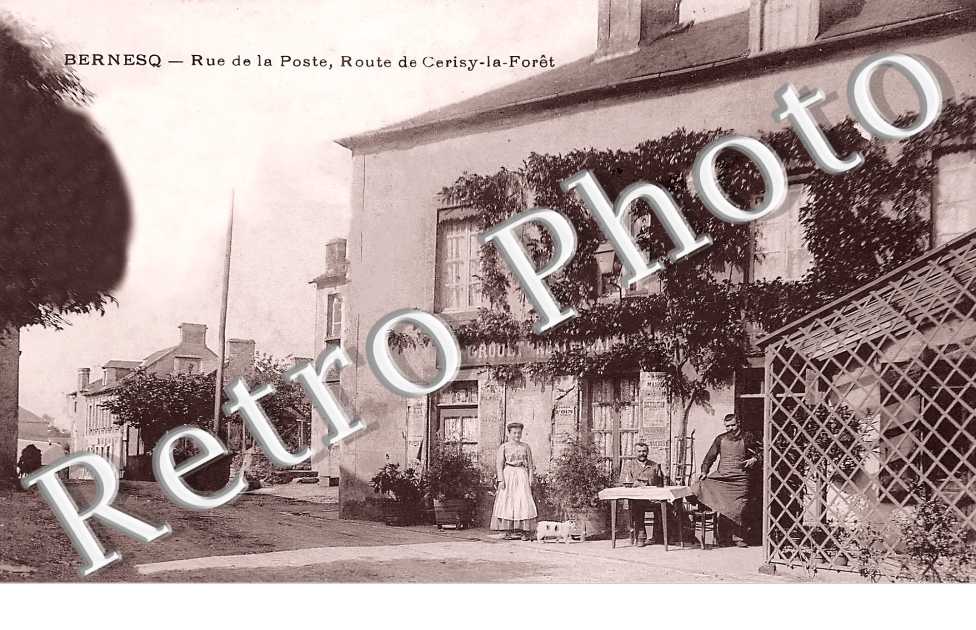 rue de la Poste, route de Cerisy-la Forêt