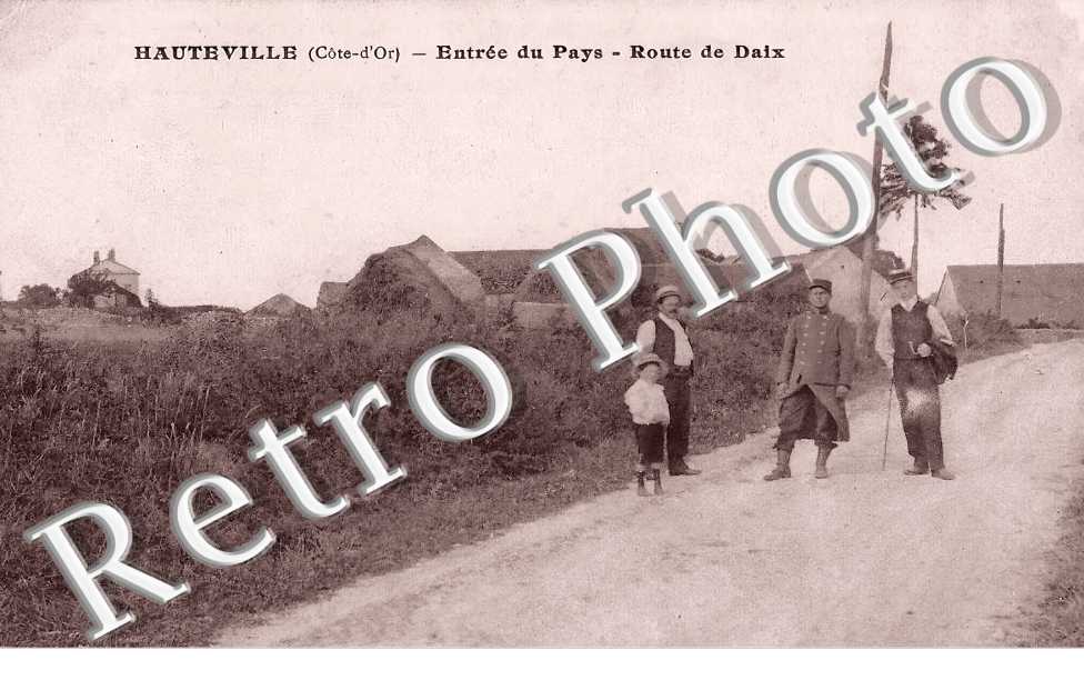 entrée du pays. Route de Daix