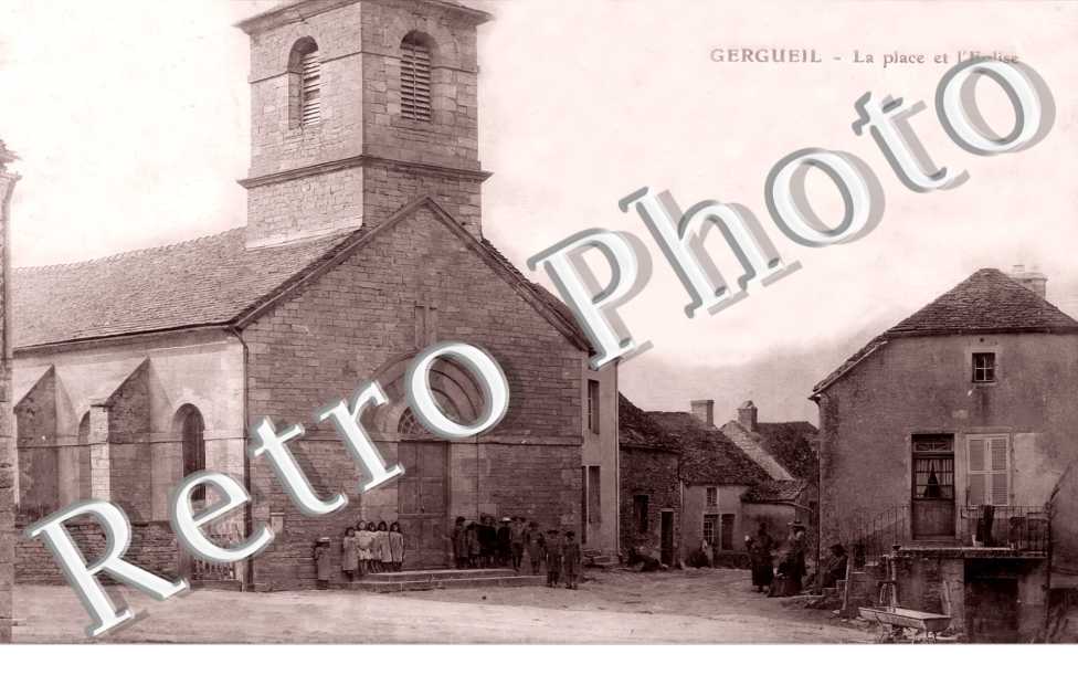 La place et l'église