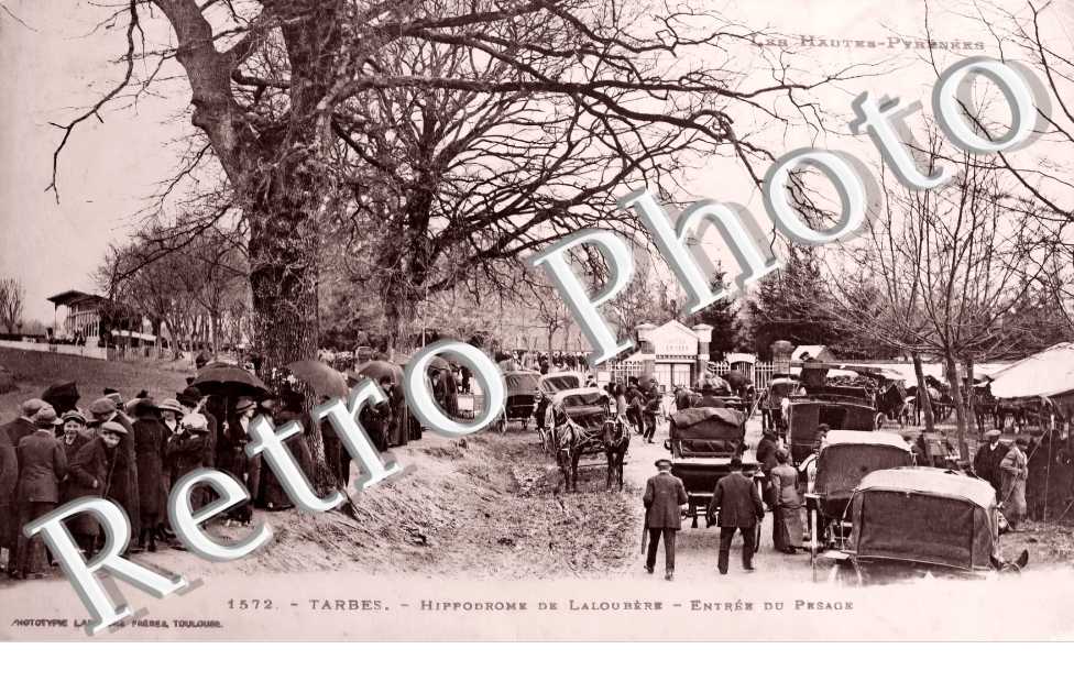 Hippodrome. Entrée du pesage