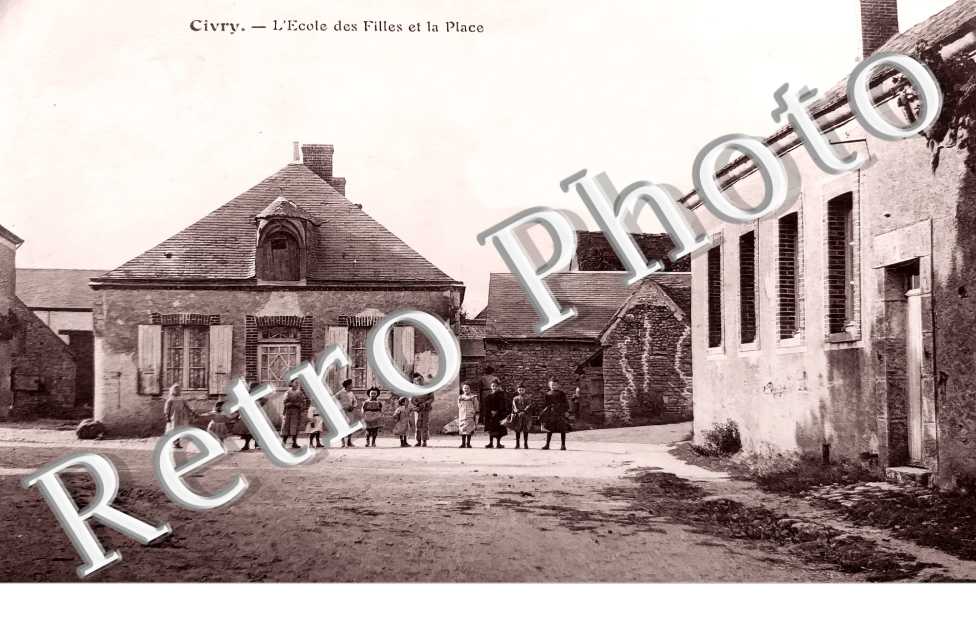 l'école des filles et la place