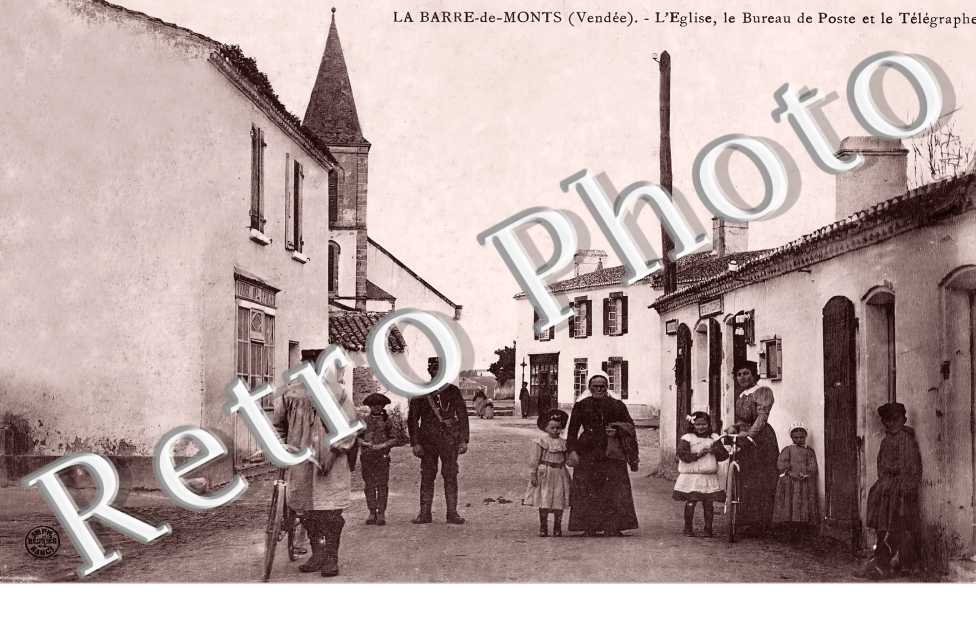 L'église, le Bureau de Poste et le Télégraphe.