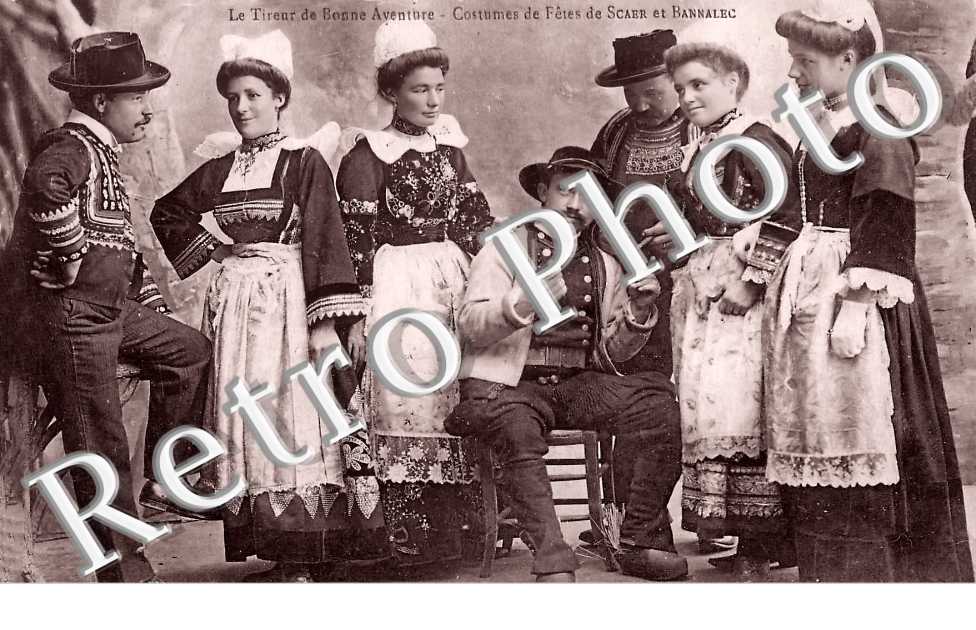 le tireur de Bonne Aventure. Costumes de Fêtes de Scaer et Bannalec