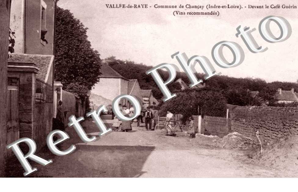 Vallée de Raye. Devant le café Guérin