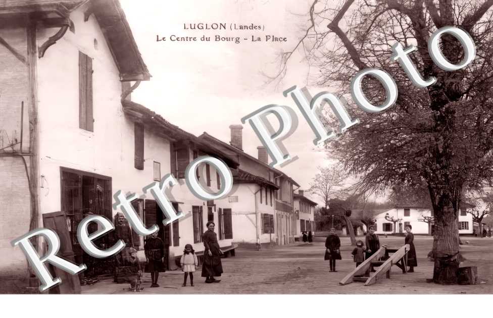 le centre du bourg. La Place