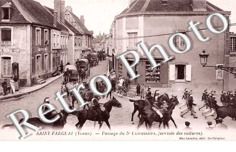 passage du 5eme cuirassiers, arrivee des voitures