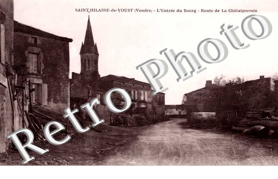 l'entrée du bourg. Route de La Chataigneraie