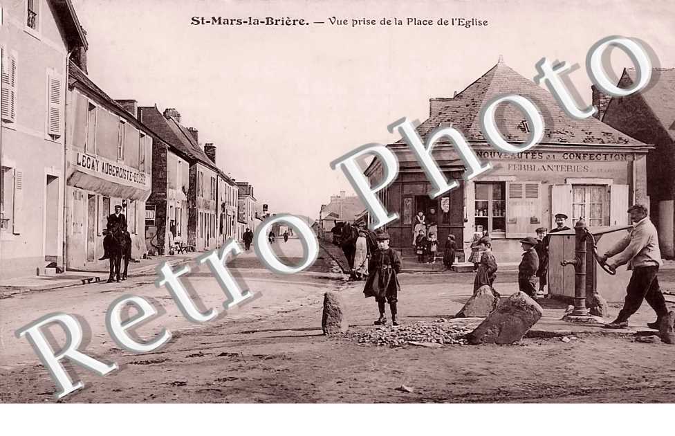 vue prise de la place de l'église