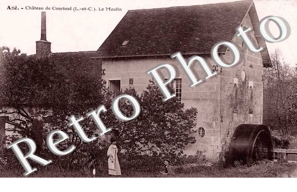 Château de Courtozé. Le Moulin