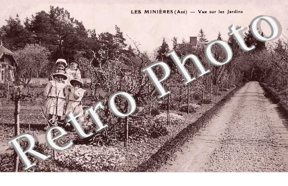 Les Minières. Vue sur les jardins