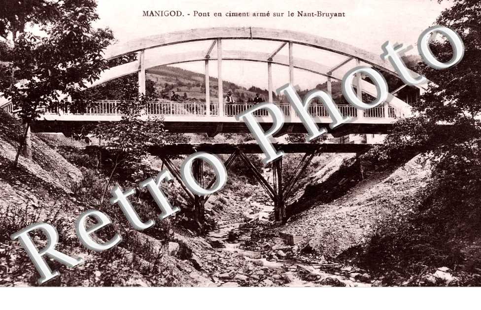 Pont en ciment armé sur le Nant-Bruyant
