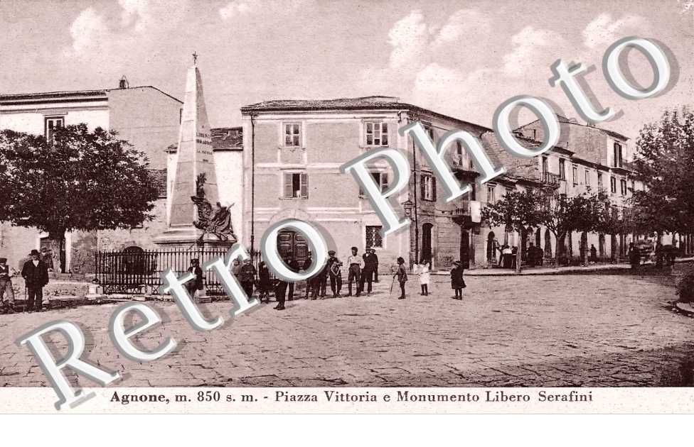 Piazza Vittoria e Monumento Libero Serafini