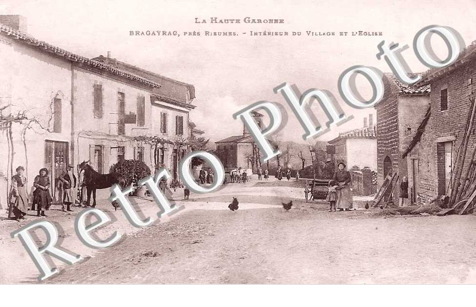 Intérieur du village et l'église